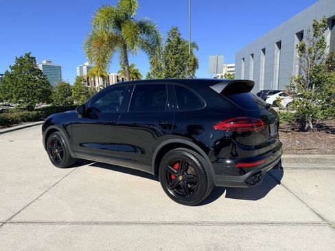 Used 2016 Porsche Cayenne S image 2