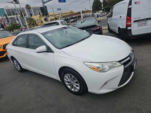 Used 2016 Toyota Camry LE FWD image 4