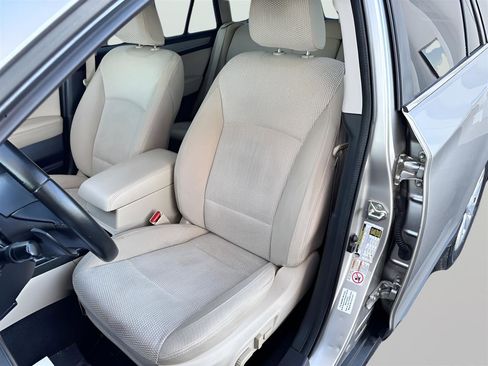 Used 2016 Subaru Outback 2.5i Premium image 13