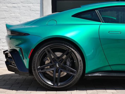 Used 2025 Aston Martin V8 Vantage Coupe RWD image 15