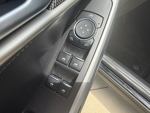 Used 2023 Ford Explorer XLT RWD image 12