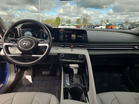 Used 2023 Hyundai Elantra Limited image 18