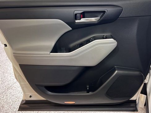 Certified 2021 Toyota Highlander XLE image 19