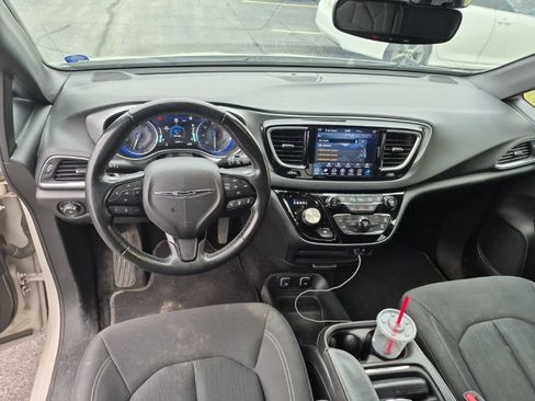 Used 2019 Chrysler Pacifica Touring Plus w/ Advanced Safetytec Group FWD image 6