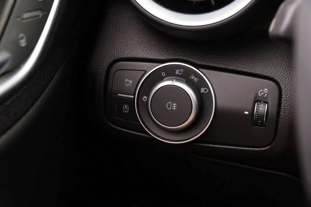 Used 2019 Alfa Romeo Giulia AWD image 20