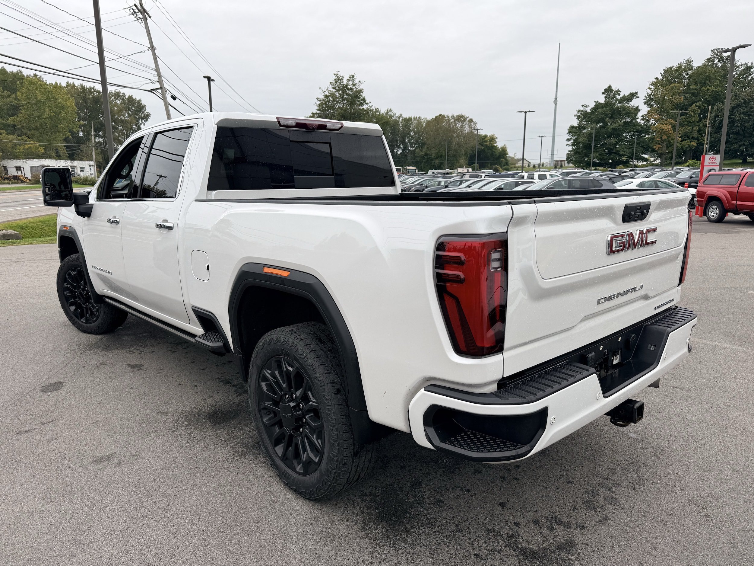 Used 2024 GMC Sierra 2500 Denali w/ Denali Reserve Package AWD/4WD image 9