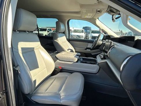 Certified 2025 Ford Expedition Active image 11