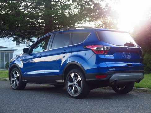 Used 2017 Ford Escape SE w/ Equipment Group 201A AWD/4WD image 3