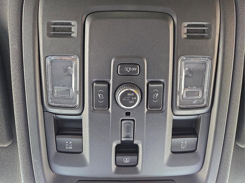 Used 2025 Chevrolet Tahoe High Country AWD/4WD image 22
