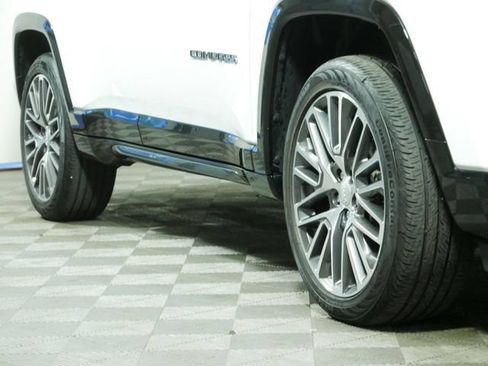 Certified 2023 Jeep Compass Limited w/ Elite Group AWD/4WD image 8