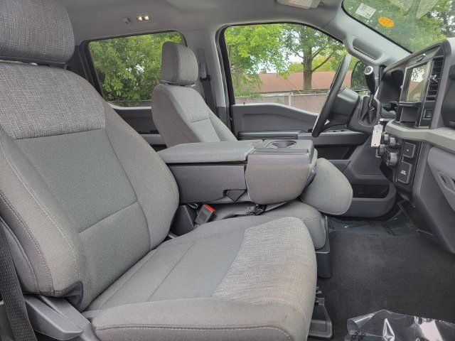 Certified 2025 Ford F250 XLT w/ Snow Plow Prep Package AWD/4WD image 17