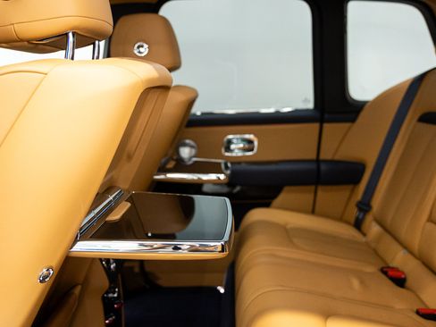 Certified 2025 Rolls-Royce Cullinan AWD/4WD image 50