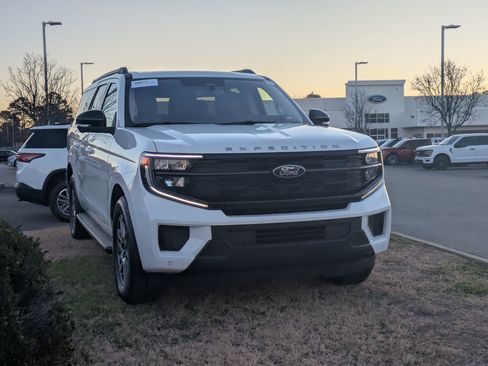 Used 2025 Ford Expedition Max Active image 2