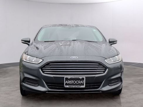 Used 2015 Ford Fusion SE FWD image 2