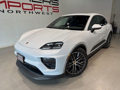 Used 2025 Porsche Macan 4 Electric image 2