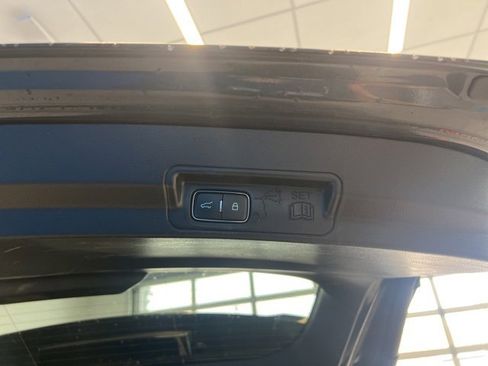 Used 2022 Ford Explorer XLT w/ Equipment Group 202A image 16