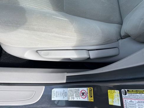 Used 2013 Toyota Corolla LE image 21