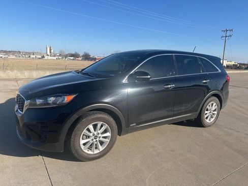 Used 2020 Kia Sorento LX image 1