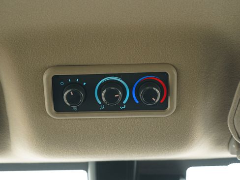 Used 2025 Chevrolet Express 3500 LT w/ LT Preferred Equipment Group RWD image 18