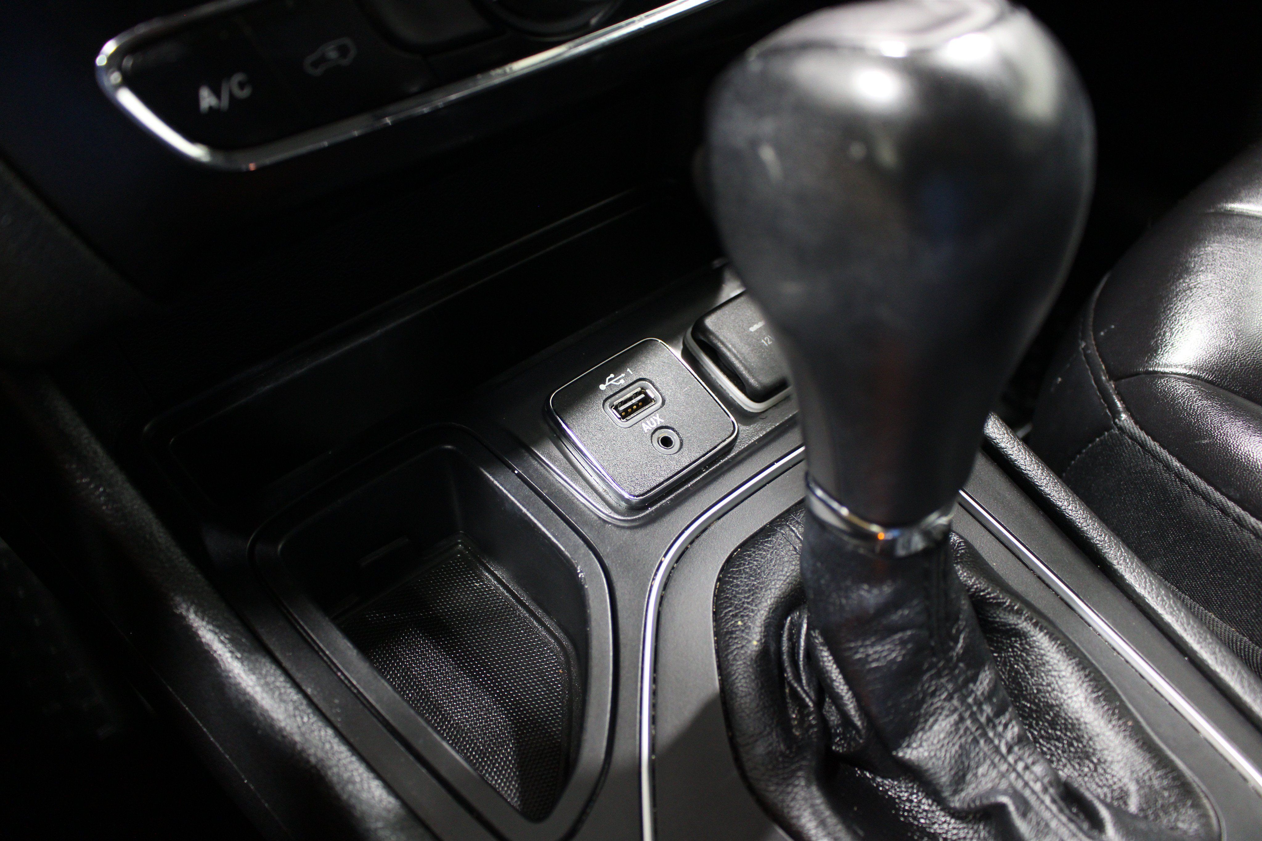 Used 2019 Jeep Cherokee Latitude Plus w/ Cold Weather Group FWD image 15