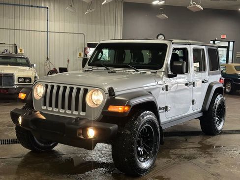 Used 2022 Jeep Wrangler Unlimited Sport image 4