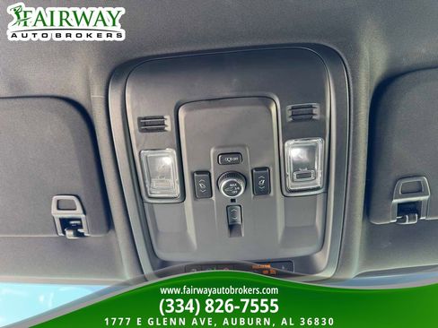 Used 2025 GMC Yukon Denali AWD/4WD image 30