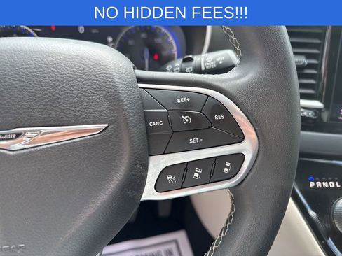 Used 2023 Chrysler Pacifica Touring-L image 29