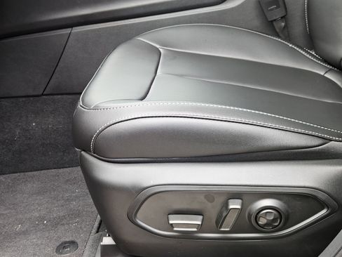 New 2025 Jeep Grand Cherokee L Limited image 24