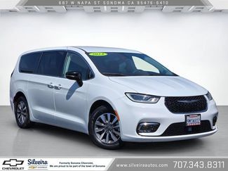 Used 2024 Chrysler Pacifica Limited FWD video 1