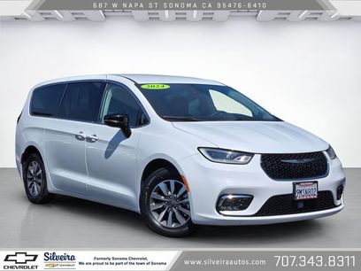 Used 2024 Chrysler Pacifica Limited