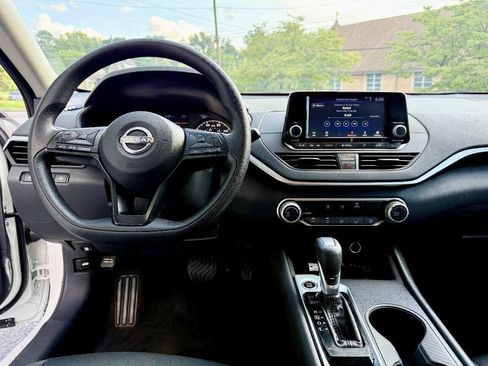 Used 2023 Nissan Altima 2.5 S FWD image 13