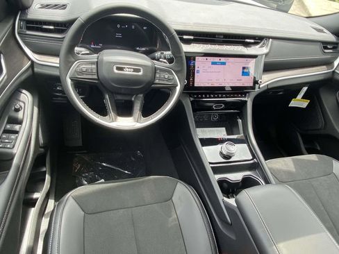 New 2026 Jeep Grand Cherokee L 2WD image 10
