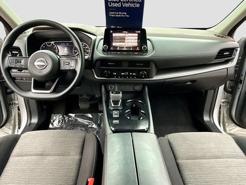 Used 2023 Nissan Rogue SV FWD image 3