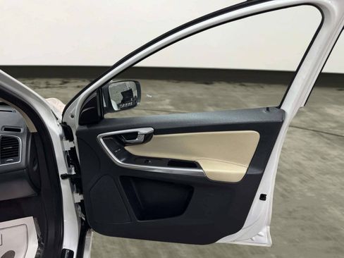 Used 2016 Volvo XC60 T5 Premier w/ Proximity Package FWD image 22