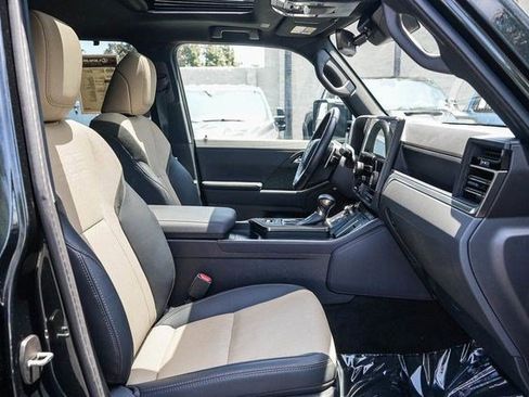 Used 2025 Lexus GX 550 AWD/4WD image 17