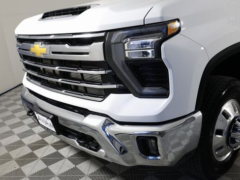 Used 2025 Chevrolet Silverado 3500 LTZ image 40