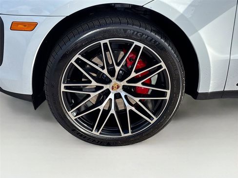 Used 2023 Porsche Macan S image 32