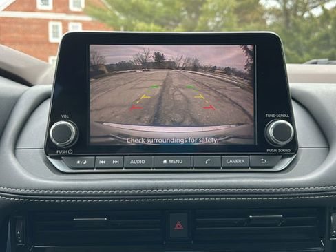 Used 2022 Nissan Rogue SV image 18