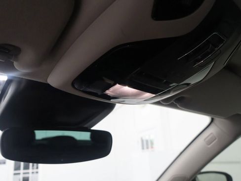 Used 2017 Maserati Levante S image 21