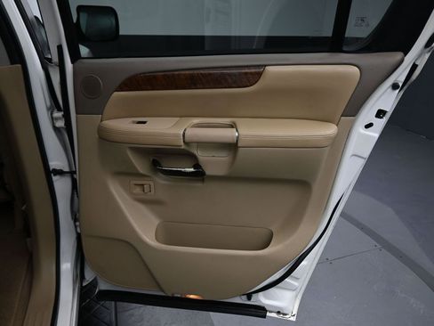 Used 2011 Nissan Armada Platinum w/ 2nd Row Captain Seat Pkg image 40