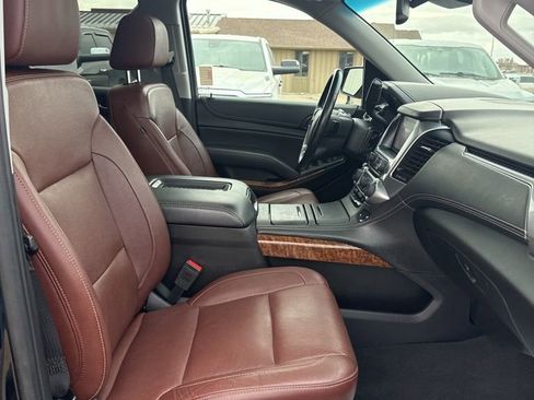 Used 2020 Chevrolet Suburban Premier w/ Premier Plus Edition image 19
