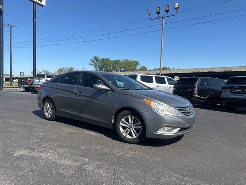 Used 2013 Hyundai Sonata GLS w/ Popular Equipment Pkg image 2