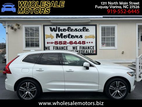 Used 2019 Volvo XC60 T5 Momentum w/ Multimedia Package image 1