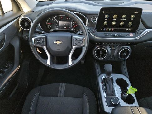 Used 2025 Chevrolet Blazer LT image 9