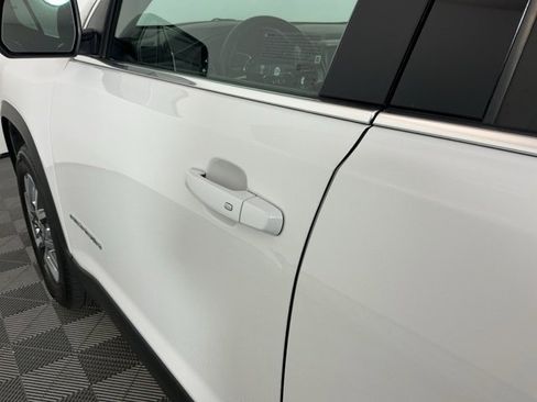 Used 2023 GMC Acadia SLT image 11