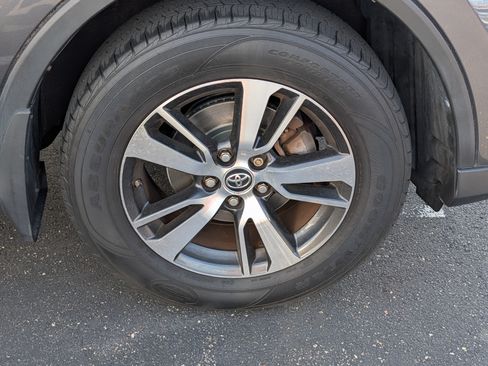 Used 2017 Toyota RAV4 XLE AWD/4WD image 15