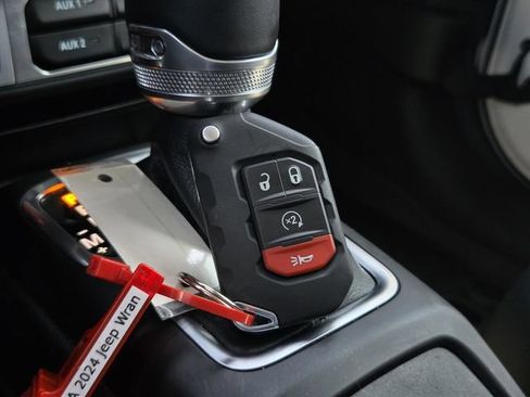 Used 2024 Jeep Wrangler Unlimited Rubicon AWD/4WD image 35