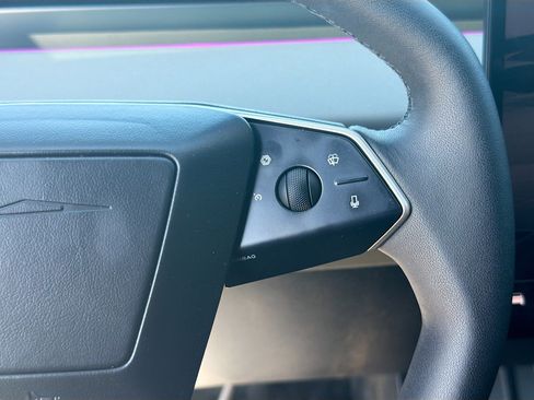 Used 2024 Tesla Cybertruck AWD Crew Cab image 36