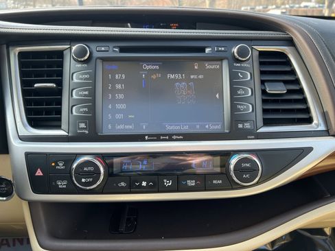 Used 2019 Toyota Highlander Limited Platinum image 18