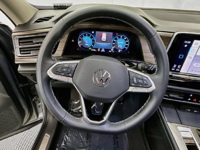 Used 2024 Volkswagen Atlas SEL AWD/4WD image 11